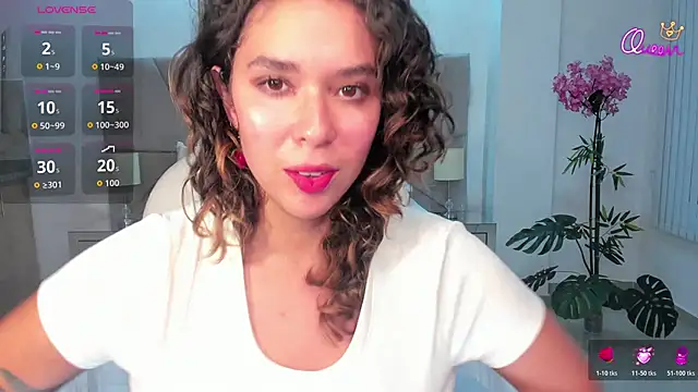 Snapshot of sienna_luxor chatting on May 7, 2026, 6:13 pm sienna luxor online show from May 7, 2026, 6:13 pm