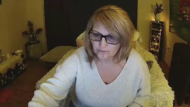 Snapshot of Divineblond chatting on February 11, 2025, 8:31 pm Divineblond online show from February 11, 2025, 8:31 pm