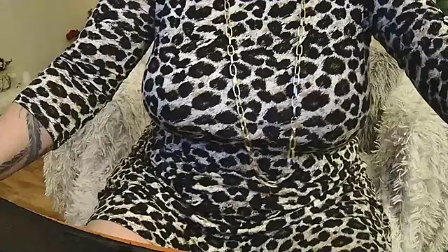 Snapshot of Divineblond chatting on February 12, 2025, 10:04 pm Divineblond online show from February 12, 2025, 10:04 pm