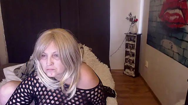 Snapshot of Divineblond chatting on February 25, 2025, 7:47 pm Divineblond online show from February 25, 2025, 7:47 pm