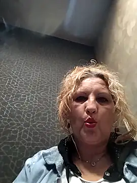 Snapshot of Divineblond chatting on March 9, 2025, 9:13 am Divineblond online show from March 9, 2025, 9:13 am