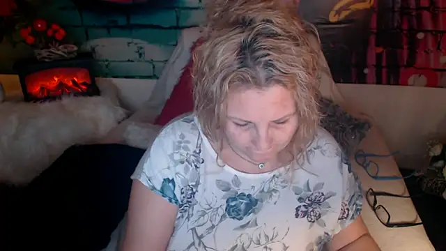 Snapshot of Divineblond chatting on March 10, 2025, 7:50 pm Divineblond online show from March 10, 2025, 7:50 pm