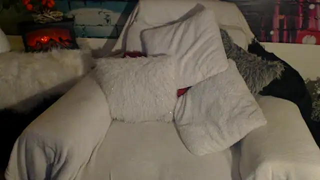 Snapshot of Divineblond chatting on March 11, 2025, 8:20 pm Divineblond online show from March 11, 2025, 8:20 pm