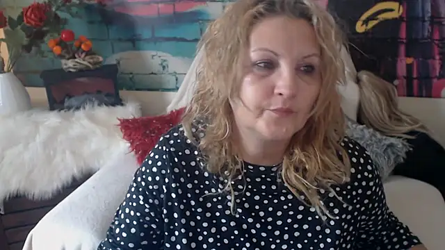 Snapshot of Divineblond chatting on March 12, 2025, 8:19 am Divineblond online show from March 12, 2025, 8:19 am