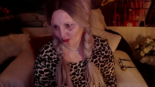 Snapshot of Divineblond chatting on March 13, 2025, 5:00 am Divineblond online show from March 13, 2025, 5:00 am