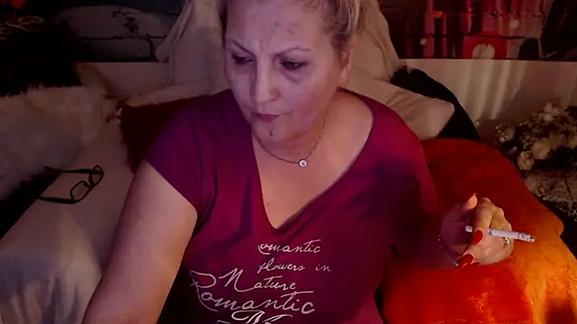 Snapshot of Divineblond chatting on March 13, 2025, 6:56 pm Divineblond online show from March 13, 2025, 6:56 pm