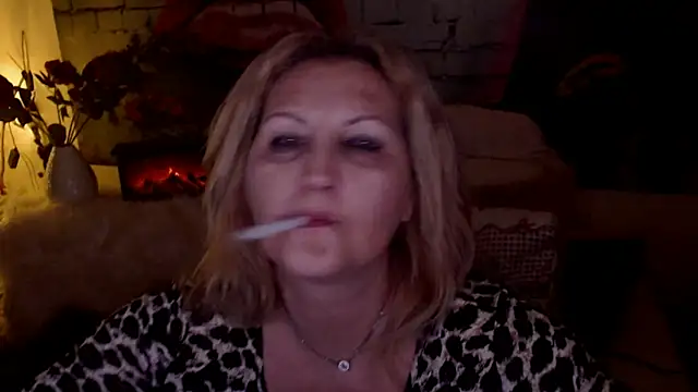 Snapshot of Divineblond chatting on March 15, 2025, 11:06 pm Divineblond online show from March 15, 2025, 11:06 pm