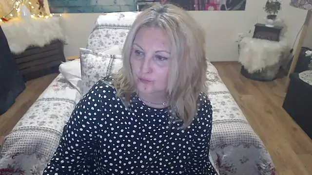 Snapshot of Divineblond chatting on March 21, 2025, 8:50 pm Divineblond online show from March 21, 2025, 8:50 pm