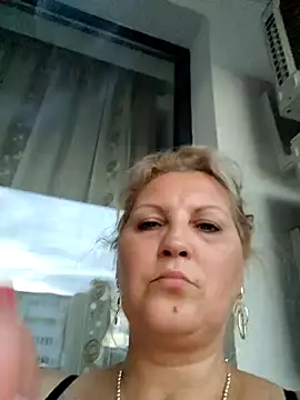 Snapshot of Divineblond chatting on September 14, 2025, 4:39 pm Divineblond online show from September 14, 2025, 4:39 pm