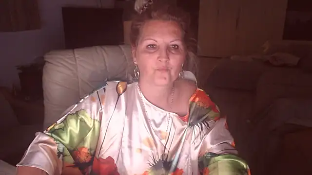 Snapshot of Divineblond chatting on September 19, 2025, 10:54 pm Divineblond online show from September 19, 2025, 10:54 pm