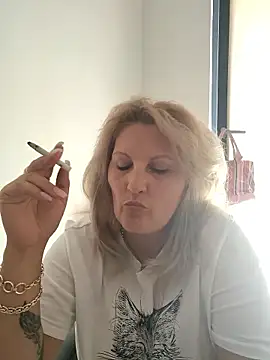 Snapshot of Divineblond chatting on September 23, 2025, 12:30 pm Divineblond online show from September 23, 2025, 12:30 pm