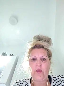 Snapshot of Divineblond chatting on October 5, 2025, 2:48 pm Divineblond online show from October 5, 2025, 2:48 pm