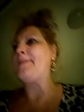 Snapshot of Divineblond chatting on October 7, 2025, 7:11 pm Divineblond online show from October 7, 2025, 7:11 pm