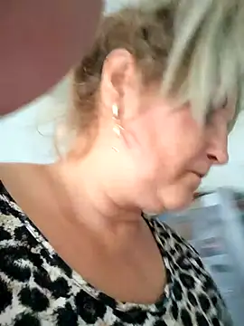 Snapshot of Divineblond chatting on October 8, 2025, 11:41 am Divineblond online show from October 8, 2025, 11:41 am