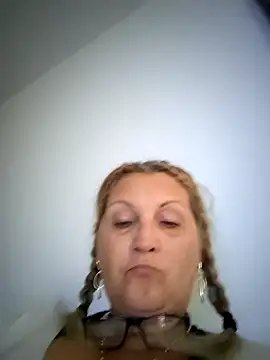 Snapshot of Divineblond chatting on October 9, 2025, 2:15 pm Divineblond online show from October 9, 2025, 2:15 pm