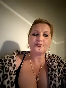 Snapshot of Divineblond chatting on October 11, 2025, 9:35 pm Divineblond online show from October 11, 2025, 9:35 pm
