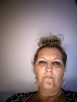 Snapshot of Divineblond chatting on October 13, 2025, 8:20 pm Divineblond online show from October 13, 2025, 8:20 pm