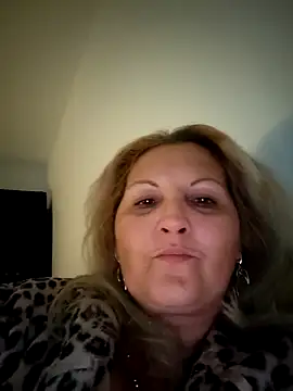 Snapshot of Divineblond chatting on October 17, 2025, 6:43 pm Divineblond online show from October 17, 2025, 6:43 pm