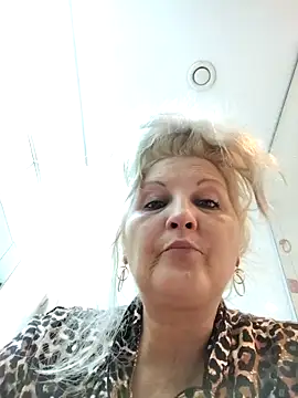 Snapshot of Divineblond chatting on October 24, 2025, 11:01 pm Divineblond online show from October 24, 2025, 11:01 pm