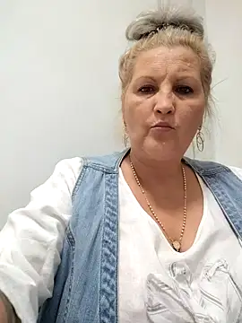 Snapshot of Divineblond chatting on October 28, 2025, 4:53 pm Divineblond online show from October 28, 2025, 4:53 pm