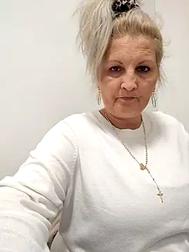 Snapshot of Divineblond chatting on October 29, 2025, 4:31 pm Divineblond online show from October 29, 2025, 4:31 pm