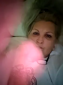 Snapshot of Divineblond chatting on November 2, 2025, 7:49 pm Divineblond online show from November 2, 2025, 7:49 pm