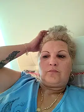 Snapshot of Divineblond chatting on November 3, 2025, 1:23 pm Divineblond online show from November 3, 2025, 1:23 pm