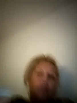 Snapshot of Divineblond chatting on November 5, 2025, 5:35 pm Divineblond online show from November 5, 2025, 5:35 pm