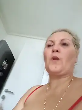 Snapshot of Divineblond chatting on November 12, 2025, 1:11 pm Divineblond online show from November 12, 2025, 1:11 pm