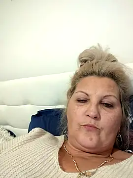 Snapshot of Divineblond chatting on November 28, 2025, 7:38 pm Divineblond online show from November 28, 2025, 7:38 pm