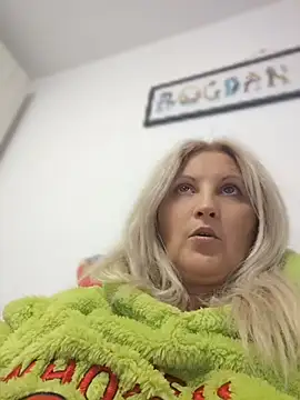 Divineblond online show from April 30, 2026, 6:25 pm