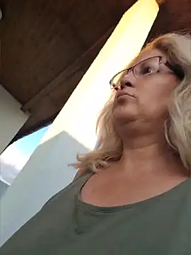 Divineblond online show from June 7, 2026, 5:16 pm