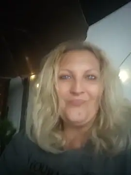 Divineblond online show from June 11, 2026, 7:34 pm