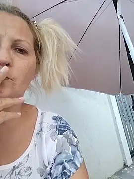 Divineblond online show from June 13, 2026, 6:06 pm