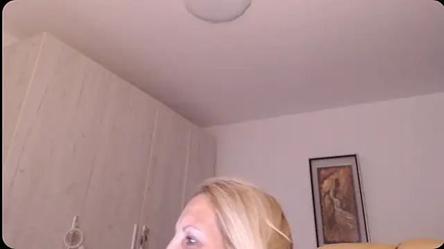 Divineblond online show from June 19, 2026, 10:24 pm