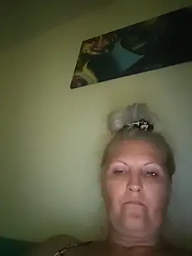 Divineblond online show from June 28, 2026, 6:58 pm