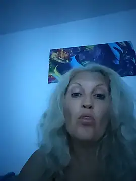 Divineblond online show from July 5, 2026, 10:28 pm
