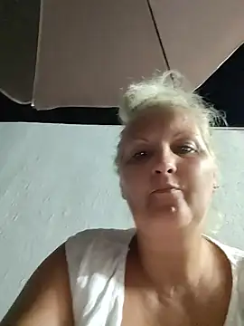 Divineblond online show from July 6, 2026, 8:55 pm