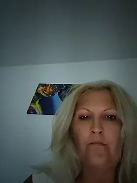 Divineblond online show from July 9, 2026, 8:35 pm