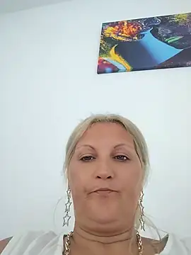 Divineblond online show from July 12, 2026, 11:23 am