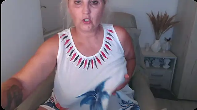 Divineblond online show from July 20, 2026, 10:01 pm