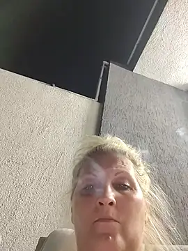 Divineblond online show from July 21, 2026, 7:05 pm