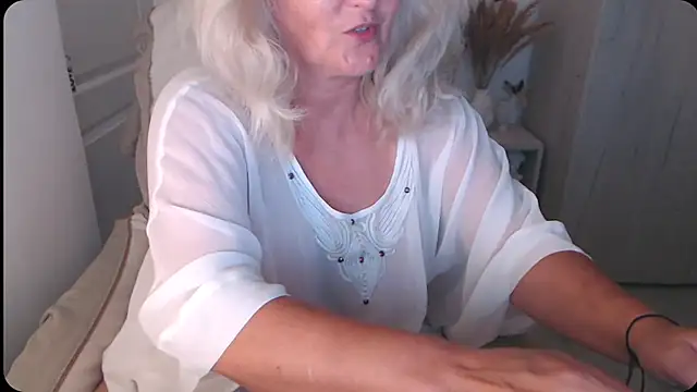 Divineblond online show from July 24, 2026, 11:36 pm