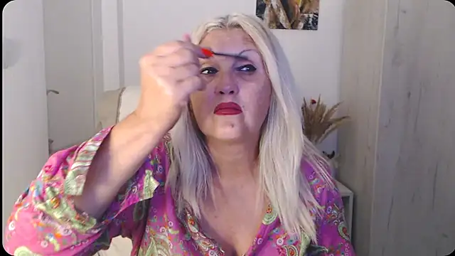 Divineblond online show from July 25, 2026, 11:46 pm