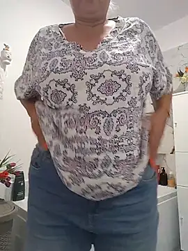 Divineblond online show from July 26, 2026, 7:54 pm