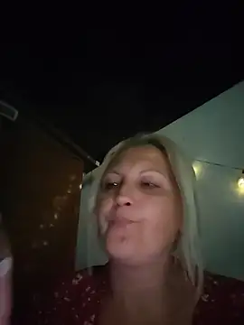 Divineblond online show from July 28, 2026, 7:39 pm