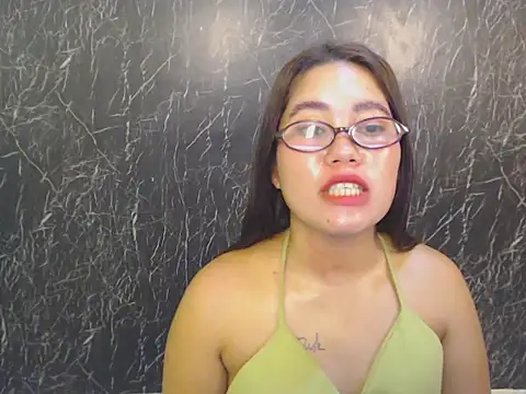 ur prettychelsie online show from April 25, 2026, 1:41 pm