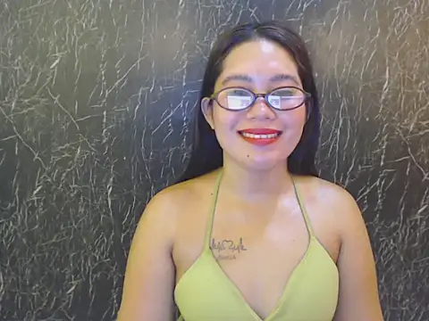 ur prettychelsie online show from April 26, 2026, 1:47 am