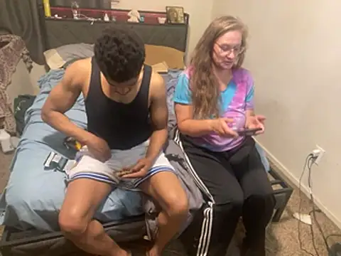 milfandyoungin online show from May 17, 2026, 7:17 am