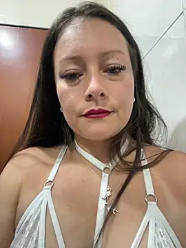 SamiiContreras  online show from June 3, 2026, 2:33 pm